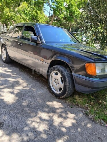 Mercedes E 200 d 1991, 100,000 km - 2.0 l - Bakı