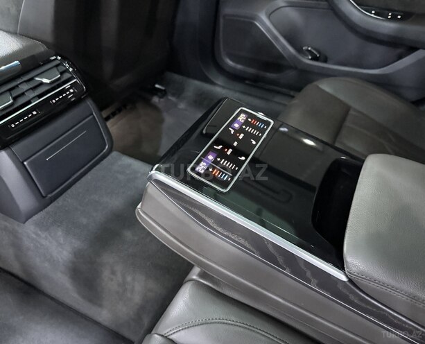 Audi A8-16