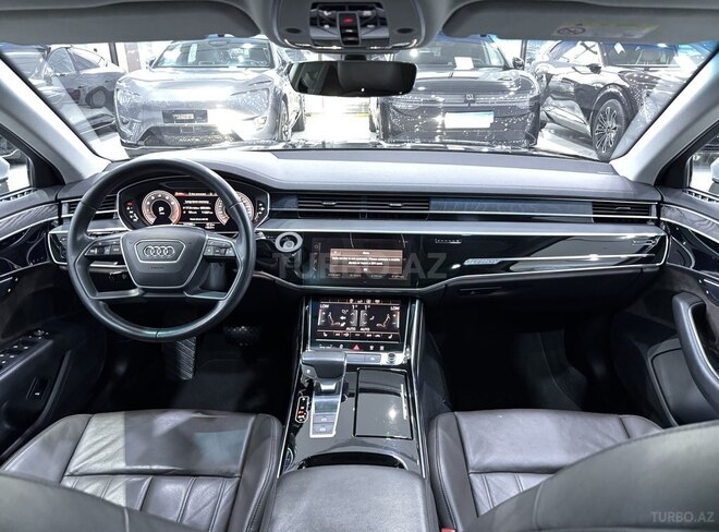 Audi A8-8