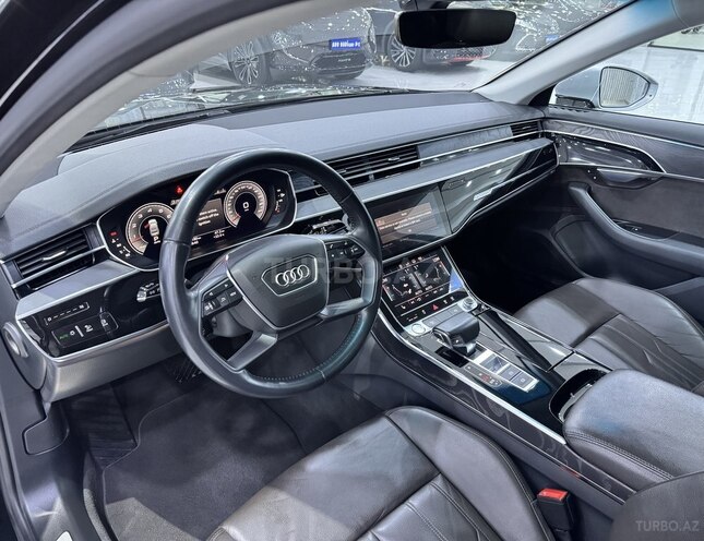 Audi A8-9