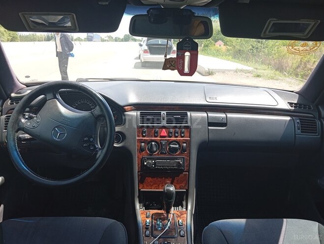 Mercedes E 220 d 2001, 688,888 km - 2.2 l - Bakı