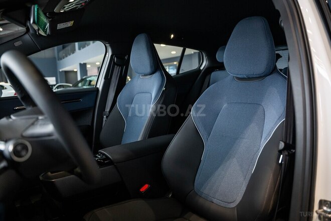 Volvo EX30-12