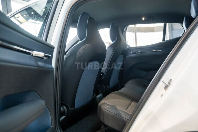 Volvo EX30-13