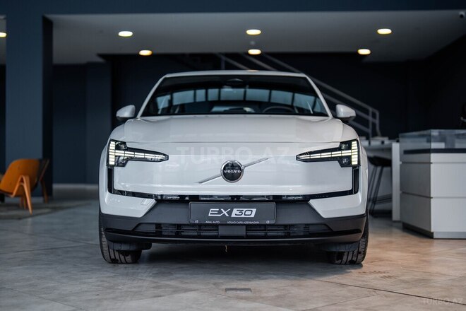 Volvo EX30-1