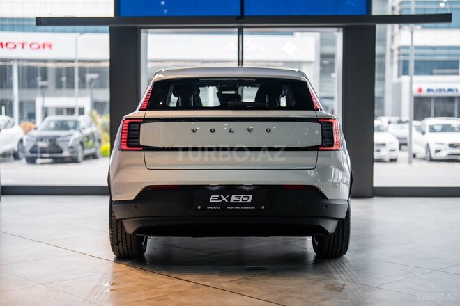 Volvo EX30-3