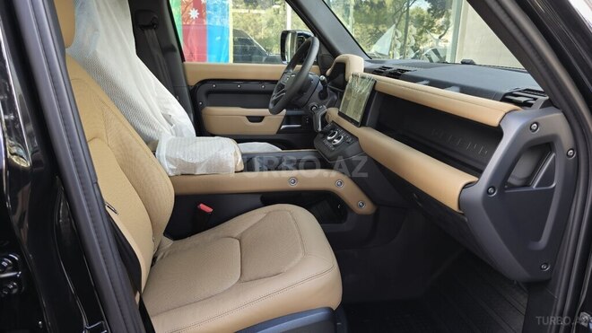 Land Rover Defender-7