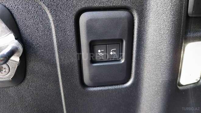 Land Rover Defender-24