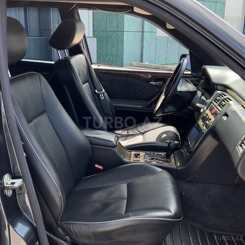 Mercedes E 280-3