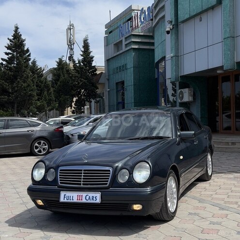 Mercedes E 280-1
