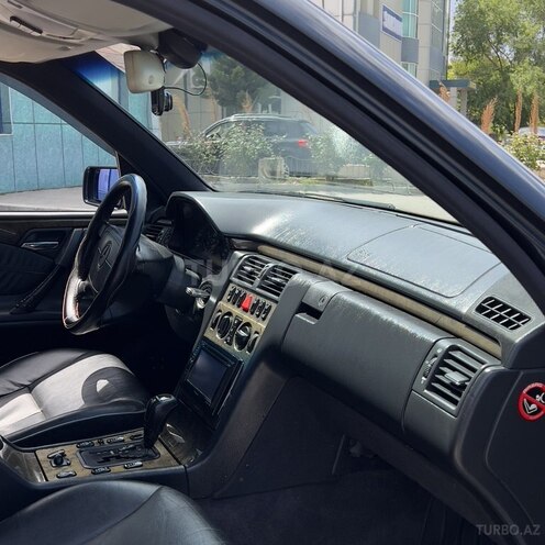 Mercedes E 280-4