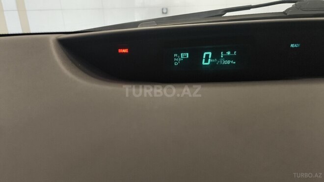 Toyota Prius-13