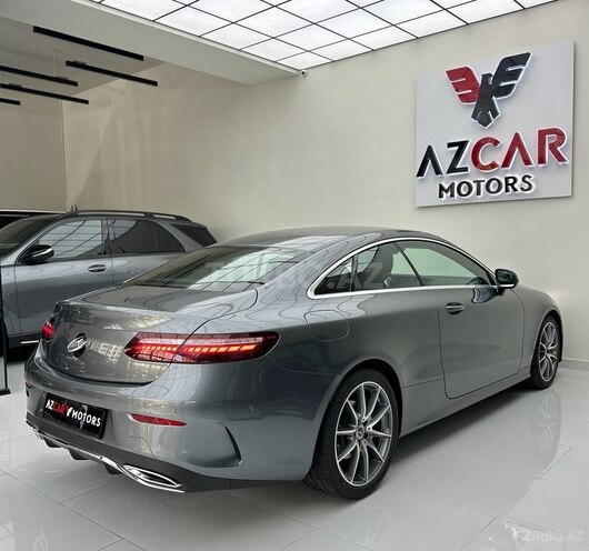 Mercedes E 200-11