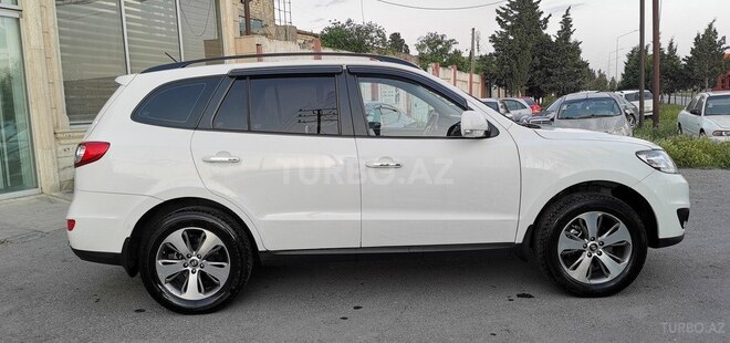 Hyundai Santa Fe-12