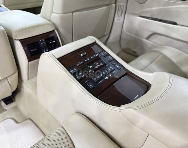 Lexus LS 460L-17