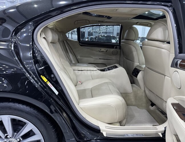 Lexus LS 460L-13