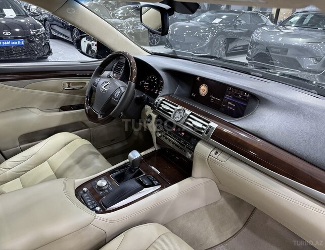 Lexus LS 460L-5