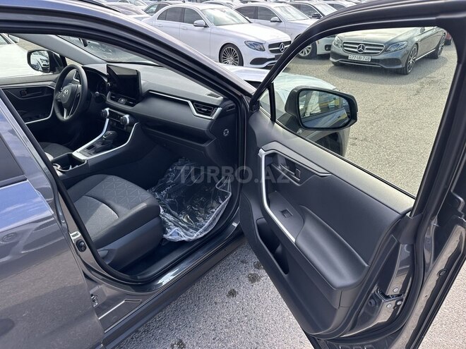 Toyota RAV4-16