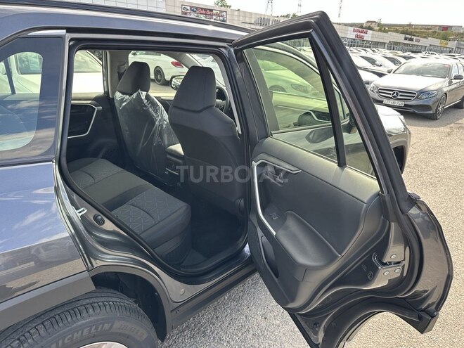 Toyota RAV4-17
