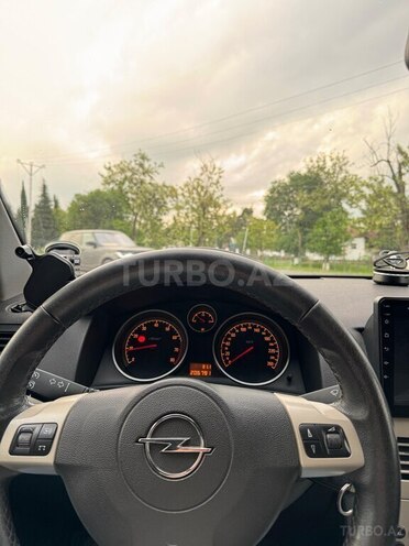 Opel Astra 2009, 206,000 km - 1.4 l - Zaqatala