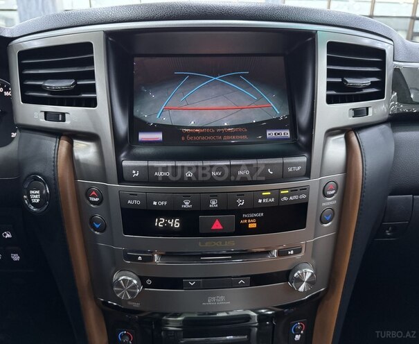 Lexus LX 570-19