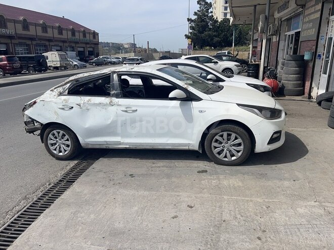 Hyundai Accent 2018, 200,000 km - 1.6 l - Bakı