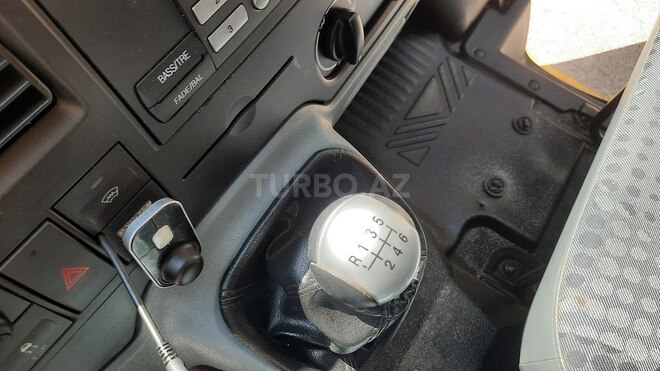Ford Transit-16