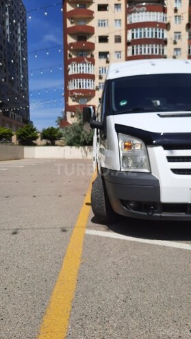 Ford Transit-9