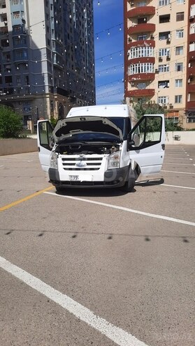 Ford Transit-3