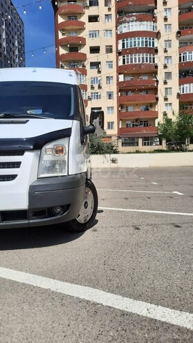 Ford Transit-8