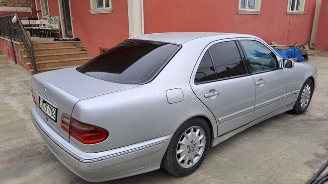 Mercedes E 200 1999, 488,000 km - 2.0 l - Quba
