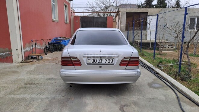 Mercedes E 200 1999, 488,000 km - 2.0 l - Quba