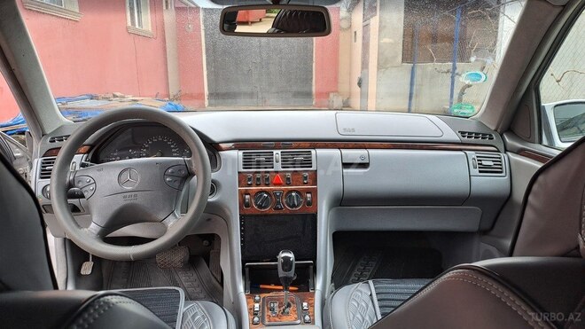 Mercedes E 200 1999, 488,000 km - 2.0 l - Quba