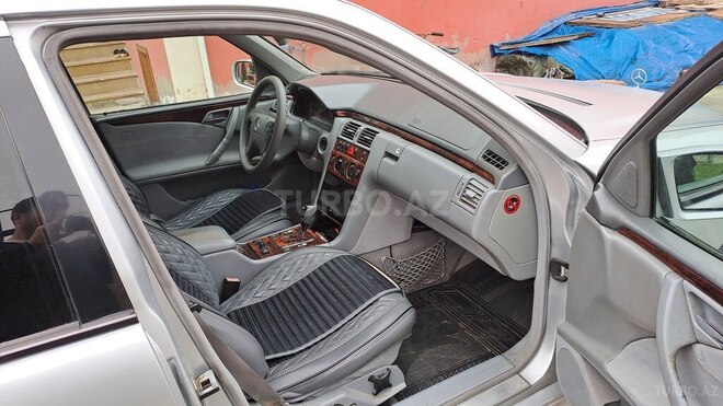 Mercedes E 200 1999, 488,000 km - 2.0 l - Quba