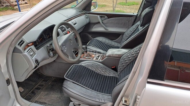 Mercedes E 200 1999, 488,000 km - 2.0 l - Quba