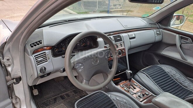 Mercedes E 200 1999, 488,000 km - 2.0 l - Quba