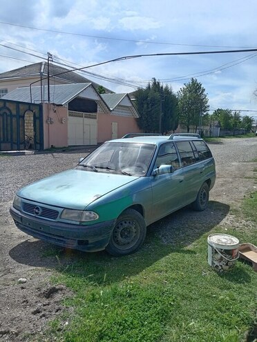 Opel Astra 1996, 255,000 km - 1.6 l - Quba