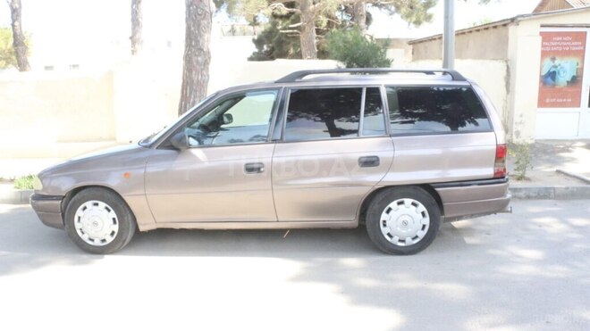 Opel Astra 1997, 250,000 km - 1.6 l - Bakı