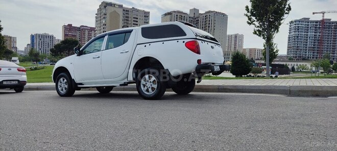 Mitsubishi L200 2010, 279,000 km - 2.5 l - Bakı