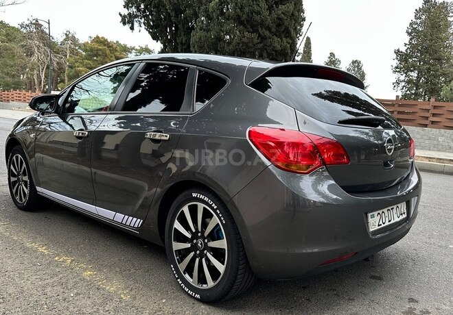 Opel Astra 2011, 205,000 km - 1.4 l - Şəmkir