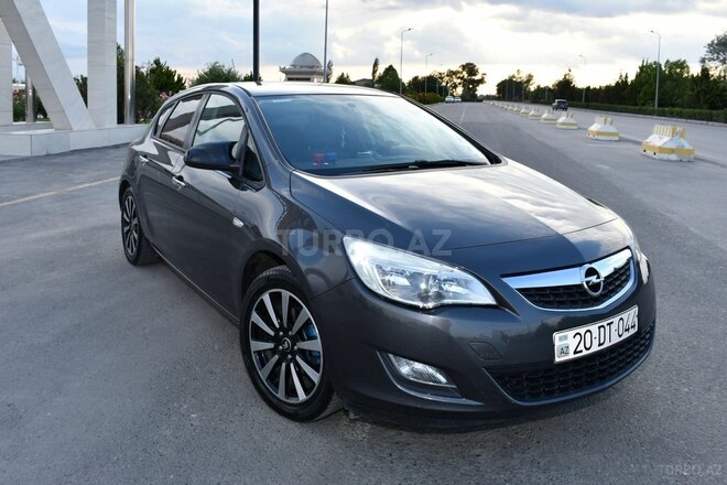 Opel Astra 2011, 205,000 km - 1.4 l - Şəmkir