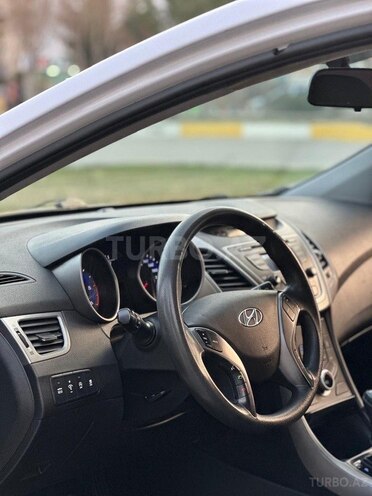 Hyundai Avante 2015, 190,000 km - 1.6 л - Bakı