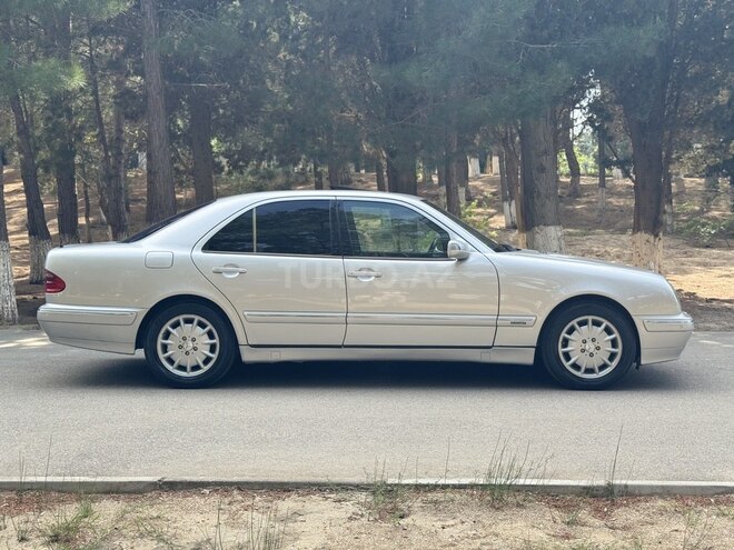 Mercedes E 270 2001, 291,770 km - 2.7 l - Sumqayıt