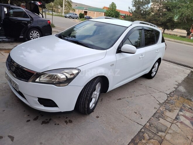Kia Ceed 2010, 284,000 km - 1.6 л - Şirvan