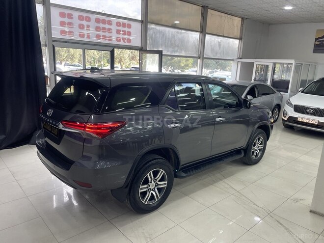 Toyota Fortuner-10