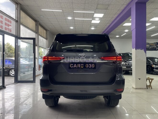 Toyota Fortuner-11