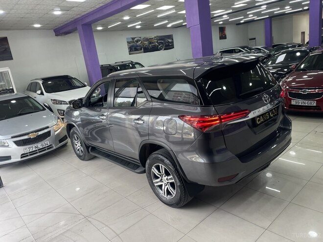 Toyota Fortuner-13
