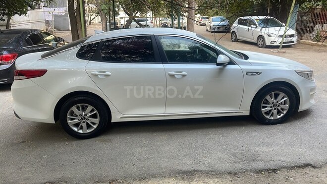 Kia K5-4