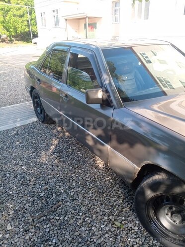 Mercedes E 200 1993, 371,858 km - 2.0 l - Bakı