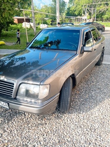 Mercedes E 200 1993, 371,858 km - 2.0 l - Bakı