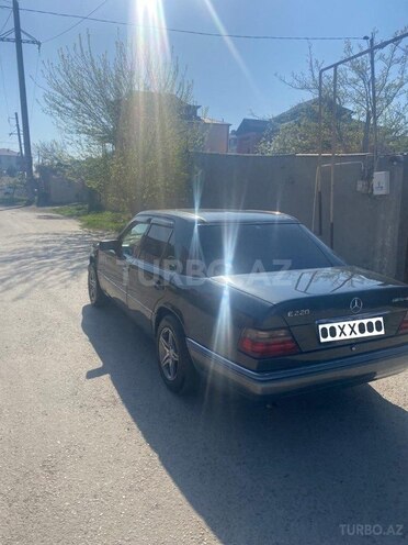 Mercedes E 220 1994, 333,100 km - 2.2 l - Bakı